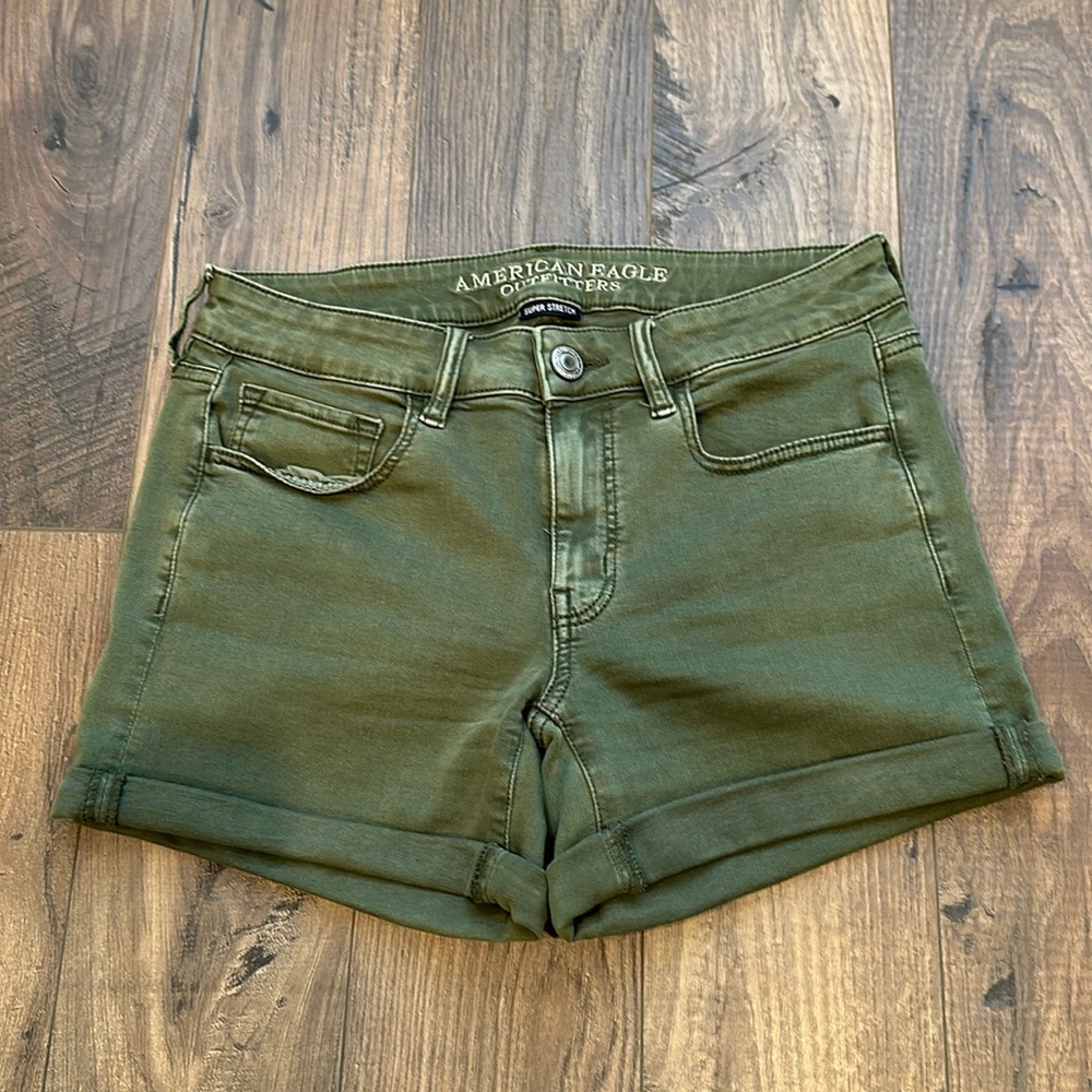 American Eagle super stretch jean shorts, 5” inseam, mid rise, size 6.